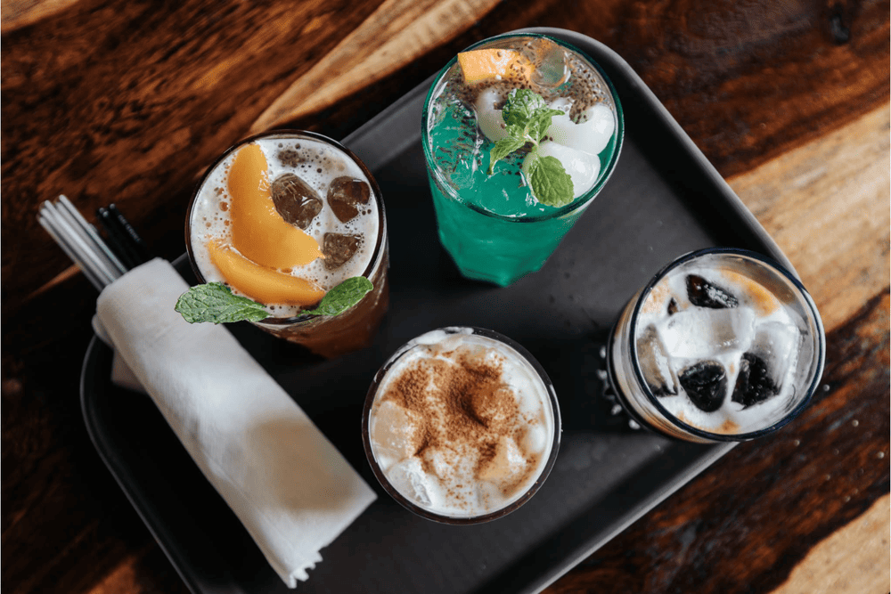 Nhâm nhi thức uống để hưởng nắng trời buổi sáng hoặc tiết trời se lạnh vào chiều tối tại Lời Của Gió là hoạt động không nên bỏ qua khi đến Đà Lạt (Nguồn: Fanpage Lời Của Gió)